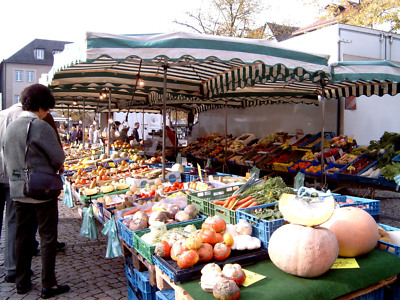 Obststand auf dem Wochenmarkt