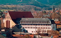 Blick auf das Stadtmuseum mit Franziskanerkloster