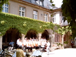 Benefizkonzert 2003 im Innenhof der Villa Bergfried - Chorauftritt