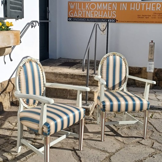 Neues Lebens für alte Stühle aus dem Teehäuschen des Bergfried-Parks 